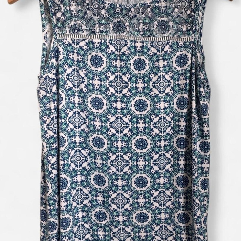 Roz & Ali Sleeveless Blouse Tank Top Size Small Blue Geometric
